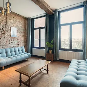charming-two-bedroom-river-side-apartment.hotelsantwerp.net/